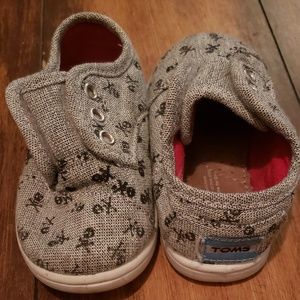 Toddler Skull and Crossbones Toms
